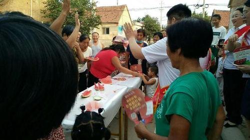 深圳校服吃瓜群众,吃瓜群众热议背后的校园时尚变革