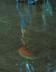 雨中倒影吃瓜,一场吃瓜盛宴的视觉奇遇