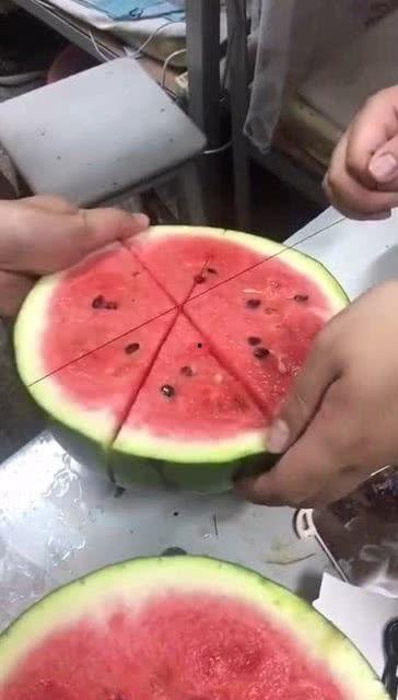 没有刀如何吃瓜,创意吃瓜新体验