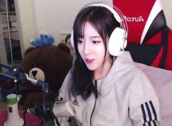 重庆妹儿吃瓜直播,麻辣鲜香，揭秘网红美食背后的故事