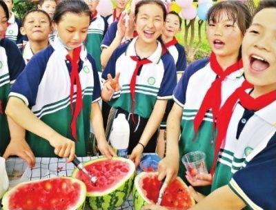 吃瓜到自己学校